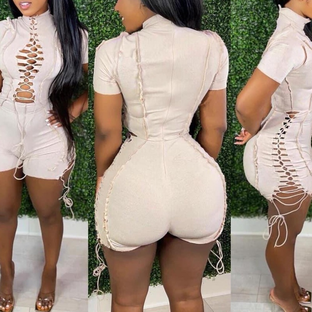 Lace-Up Romper 1Piece
Beige - Yellow - Orange - Army Green

Medium- Large- 1x